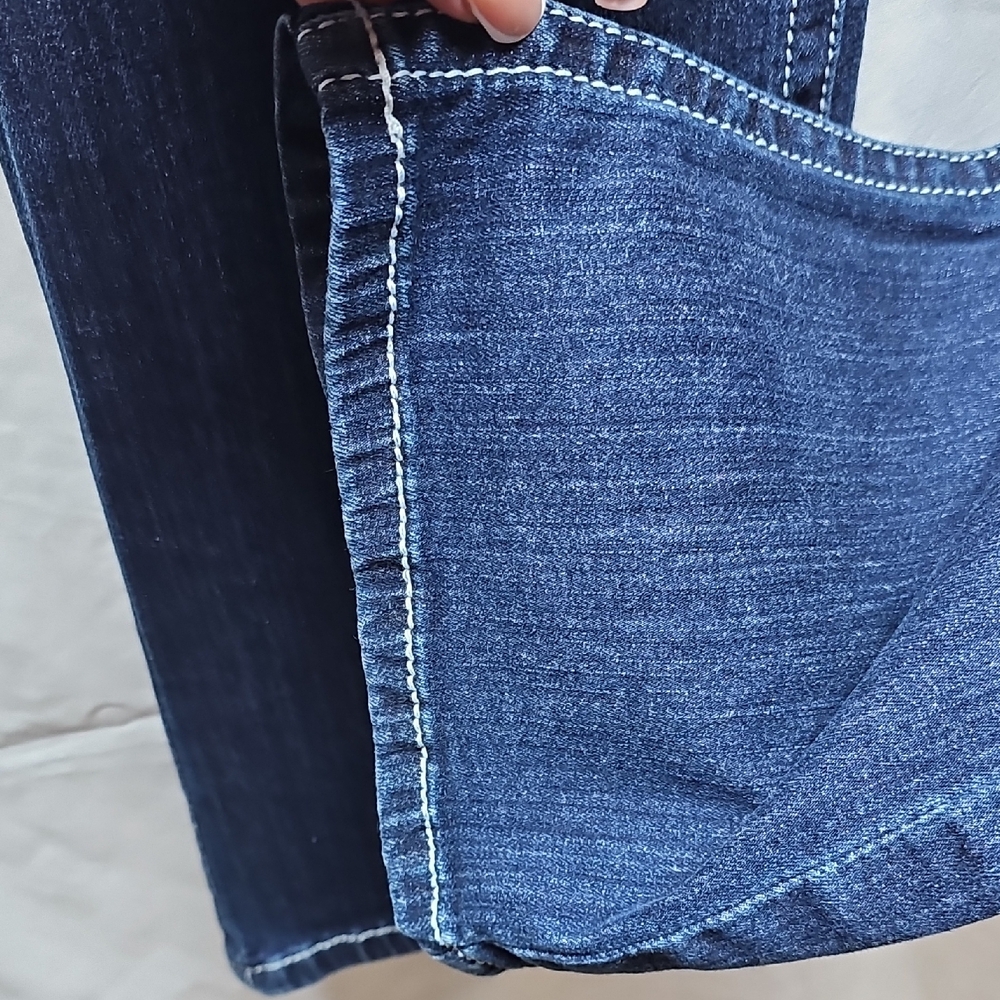 Ariat Indigo Bootcut Jeans with White Contrast Stitching - Picture 4 of 16